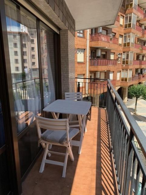 Apartamento Con Garaje Opcional Con 2 Banos Cerca Ayuntamiento Lägenhet Bilbao Exteriör bild
